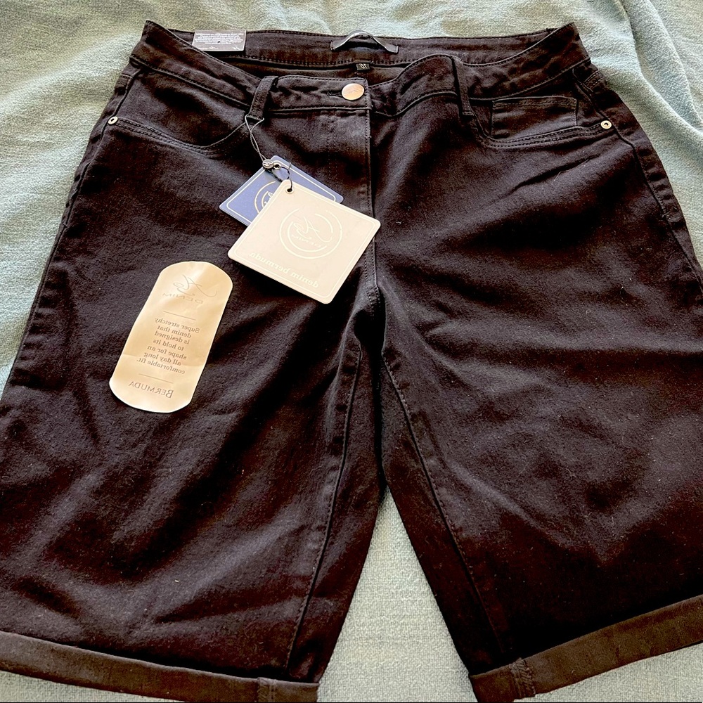 A3 Women’s Black Colored Denim Jeans / Bermuda Shorts / Size 16 / Brand NWT